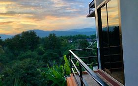 โรงแรมแสนดีเพลส เมาเท่นวิว จอมทอง